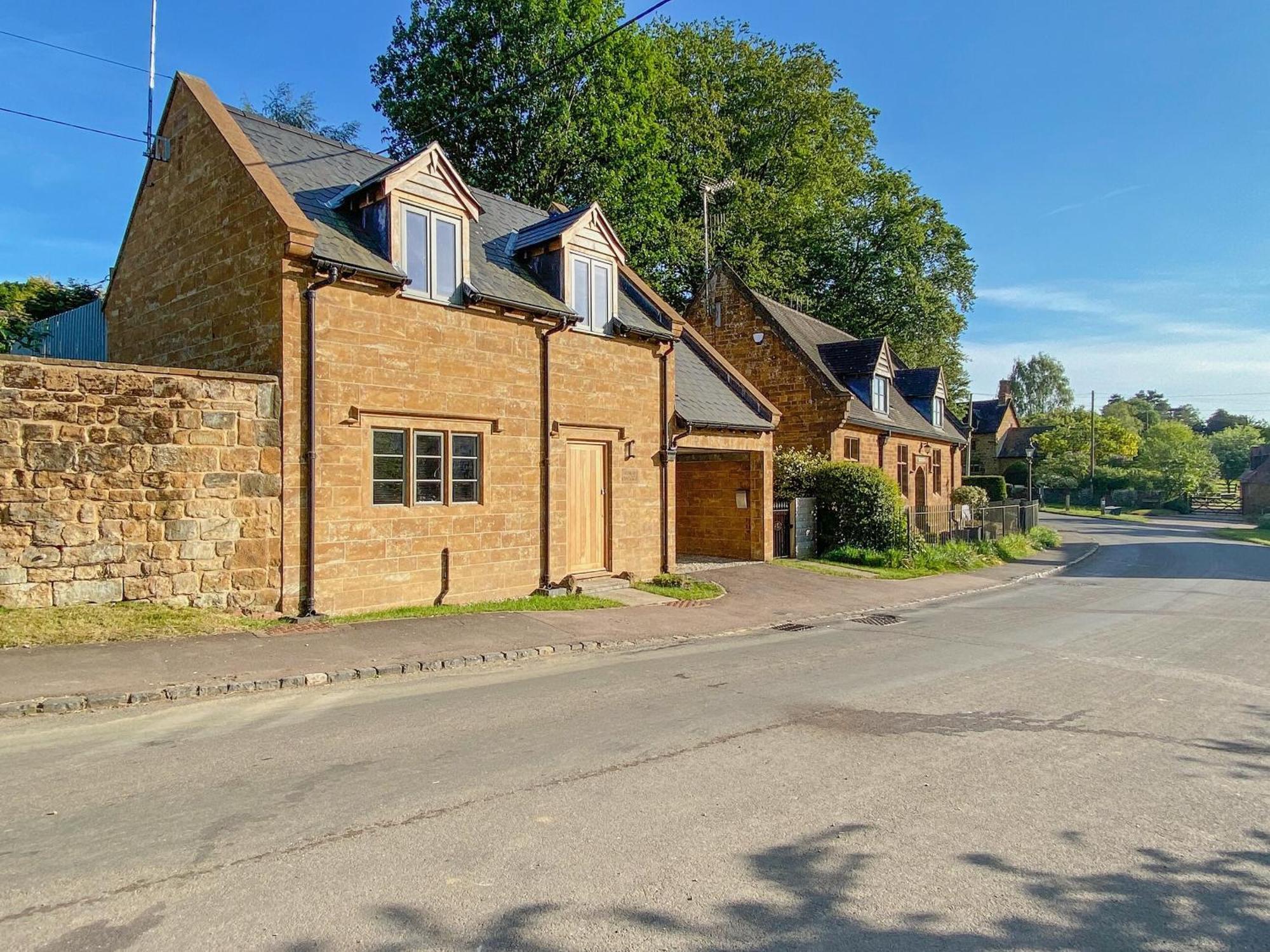Finch Cottage Farnborough  Exterior photo